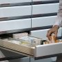 Фармацевт торгувала ліками за готівку й забирала виручку собі
