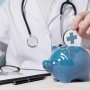 Люди без освіти в аптеках: фармацевти б’ють на сполох, українці — обурені /freepik